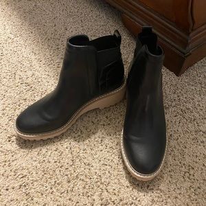 Dolce Vita size 8 Mini boot
